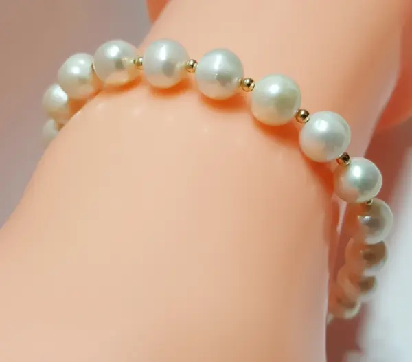 9ct Gold Pearl Bracelet, Genuine White Freshwater Pearls and 9ct Gold Beads - Image 2